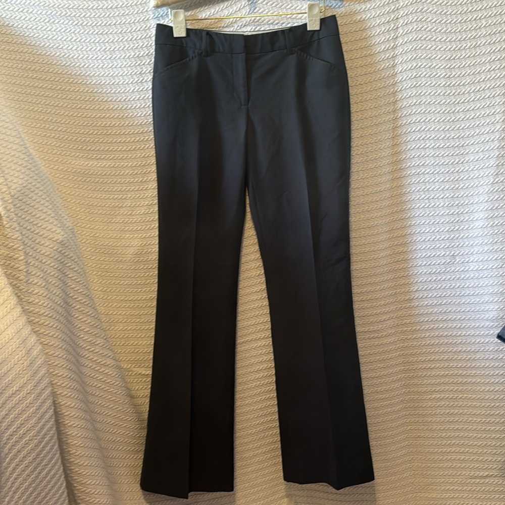 Elie tahari size 4 women’s slacks brand, new like condition, gray pants